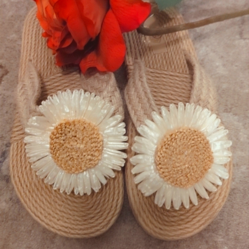 Flower flip flops